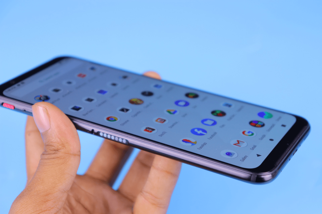 Image of a hand holding a cell phone